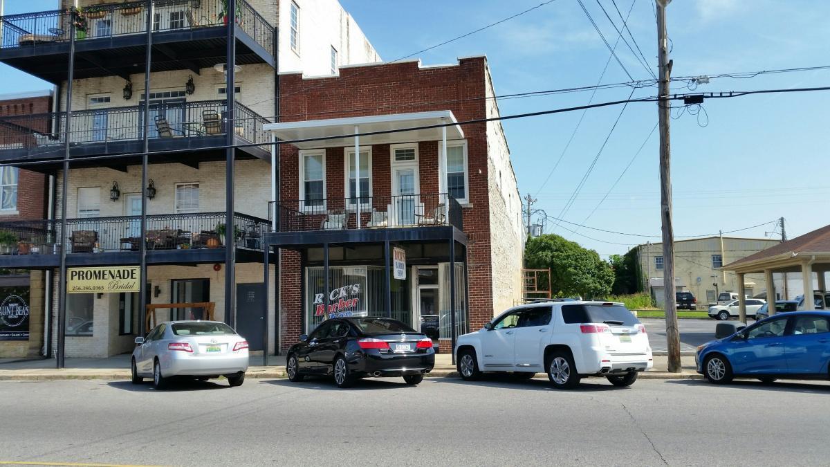 Foto principal - 111 E 6th St