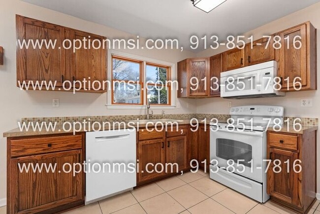 Building Photo - Exceptionally well-kept ranch in a prime l...