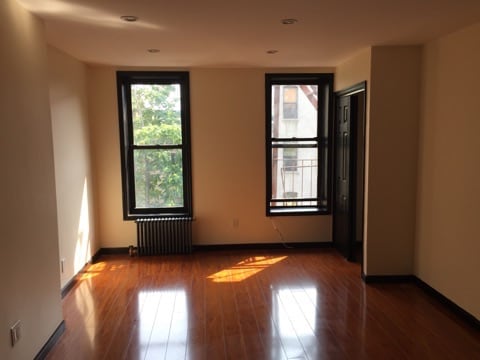 Building Photo - 534 E 14th St