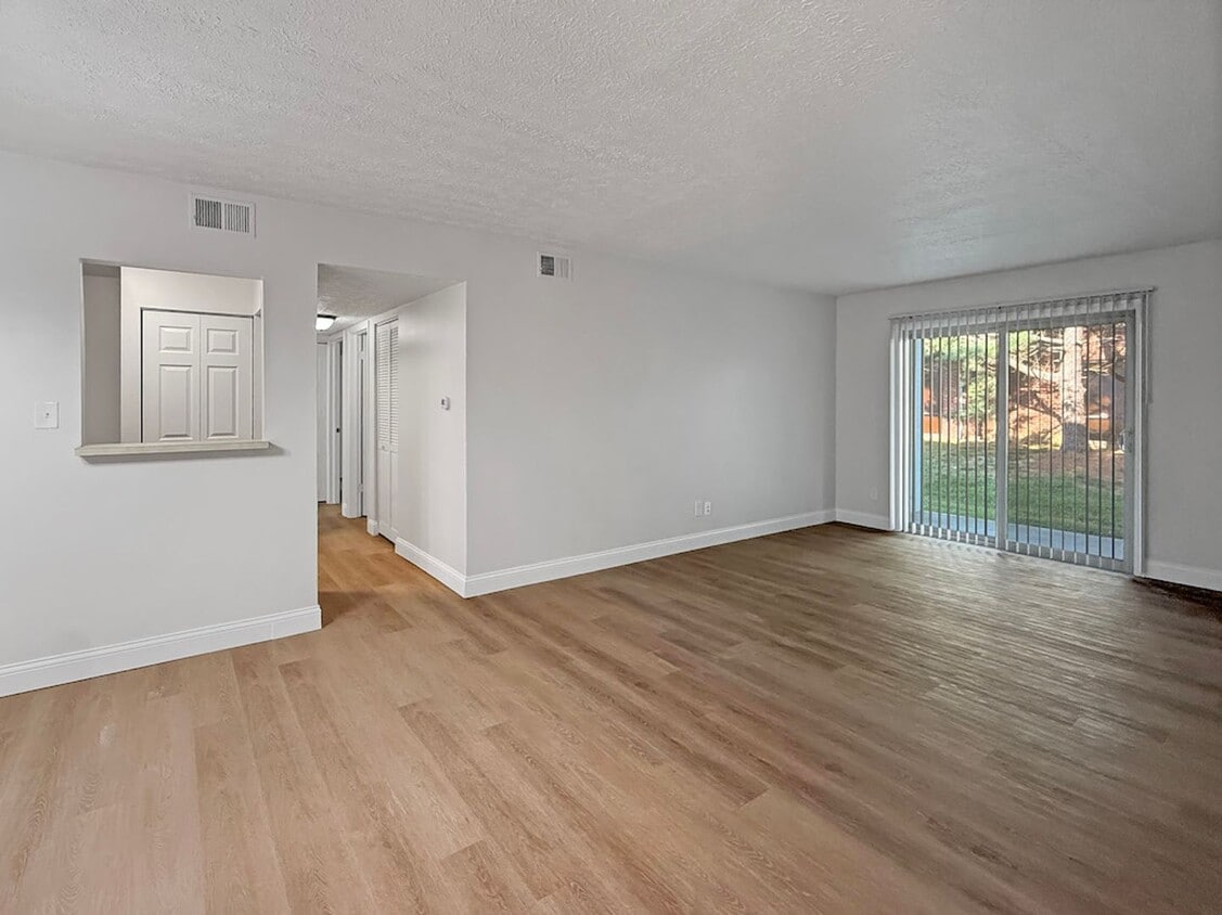 Primary Photo - Evansville, Indiana*** 2 Bed 2 Bath $1119....