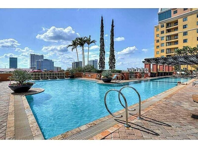 Foto del edificio - 110 N Federal Hwy