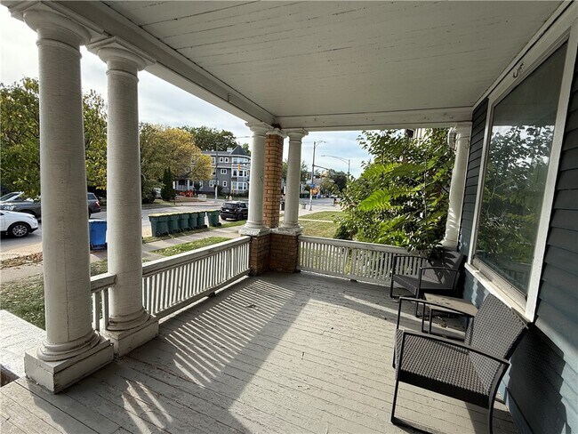 Foto del edificio - 1036 Monroe Ave