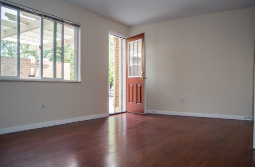 Living area - 3161 Madison Ave