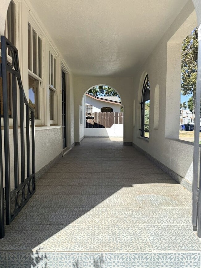 Foto del edificio - 838 W 19th St