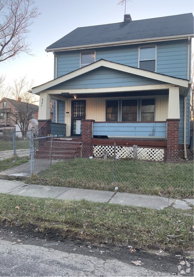 Building Photo - 934 E 129th St