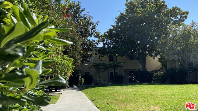 Foto del edificio - 6474 Cavalleri Rd