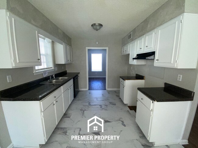 Building Photo - 3999 Hanna Dr