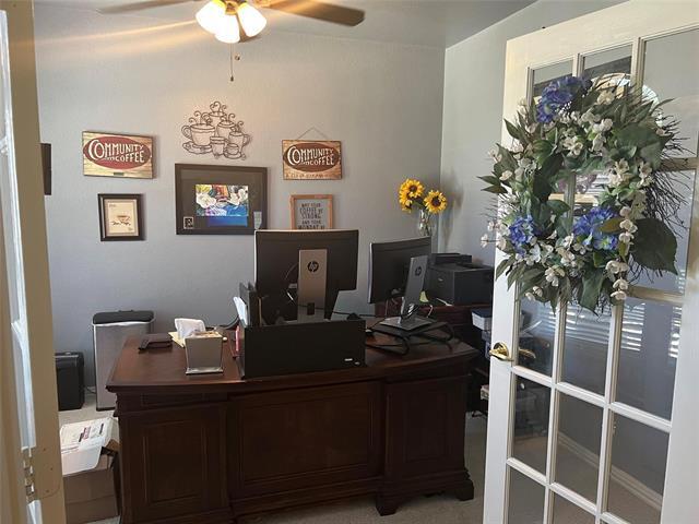 Foto del edificio - 5213 Forest Lawn Dr