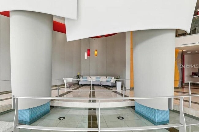 Foto del edificio - 322 E Central Blvd