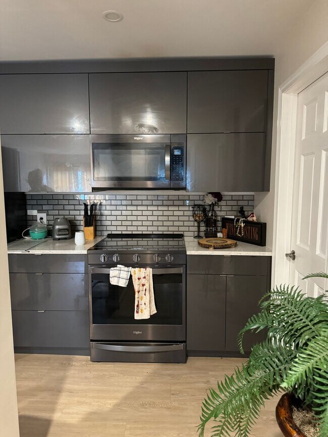 Foto del edificio - 1 Bedroom just minutes to DH