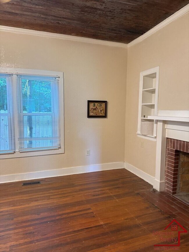 Building Photo - 117 N Main St