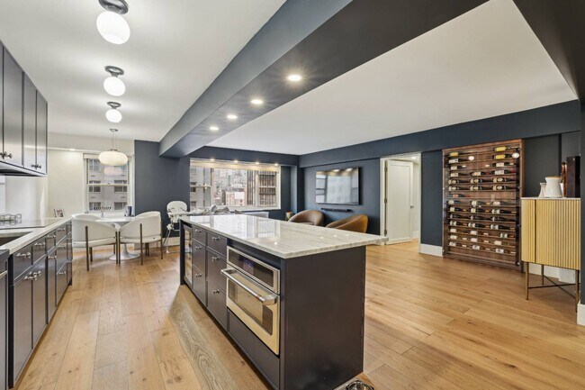 Foto del edificio - 100 W 57th St