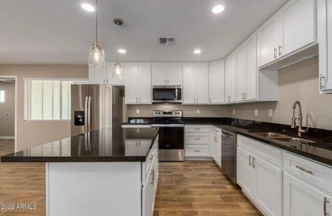 Foto del edificio - 1449 N Wycliff Cir