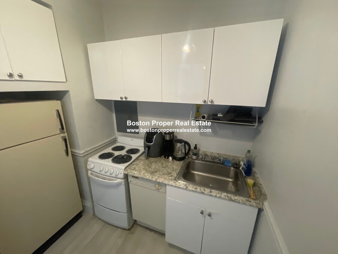 Primary Photo - 1091 Boylston St