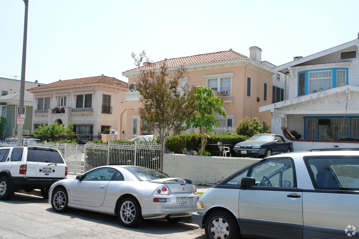 Building Photo - 819 S Mariposa Ave