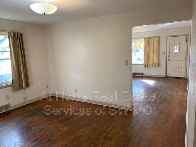 Building Photo - 1227 E Belmont St