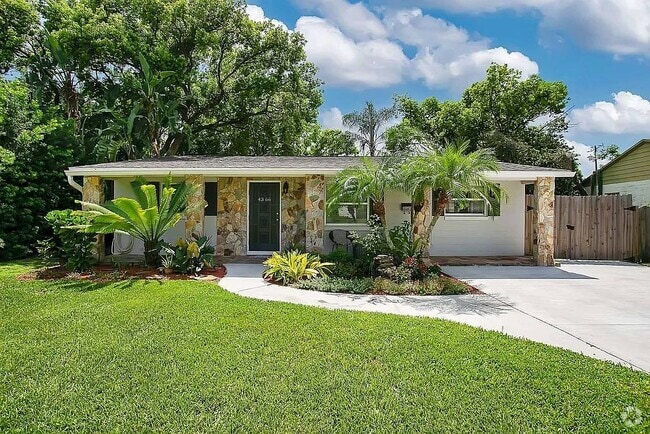 Building Photo - 4366 Shorecrest Dr