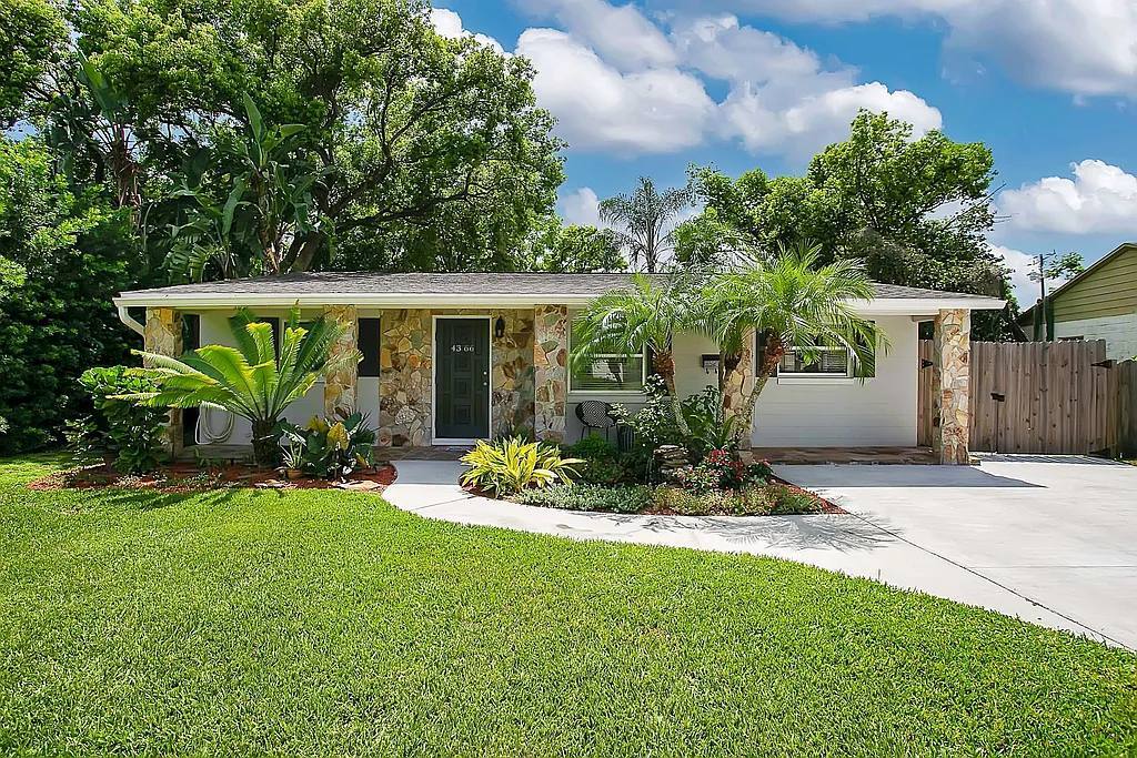 Foto principal - 4366 Shorecrest Dr