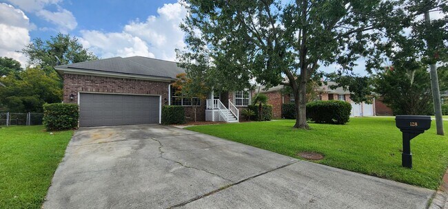 Building Photo - 128 Redan Dr