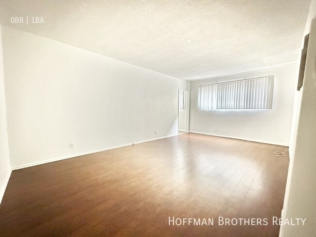 Building Photo - 1350 N Citrus Ave