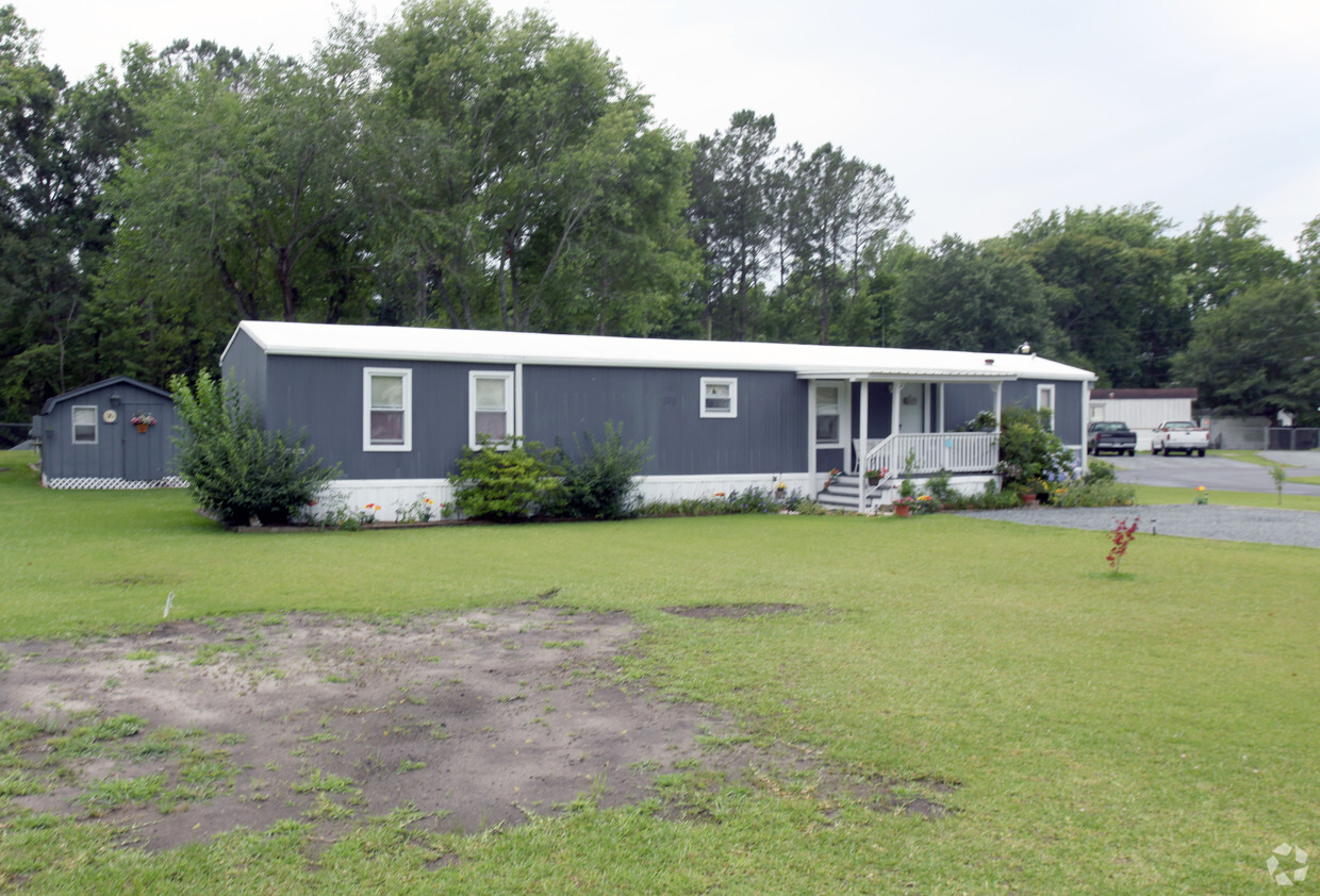 Primary Photo - Colonial Mobile Home Park