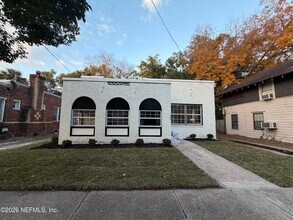 Building Photo - 325 Alder St