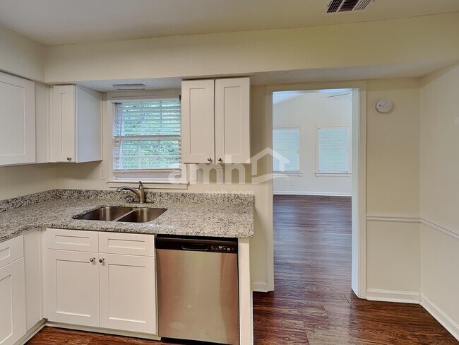 Foto del edificio - 3331 Birchwood Trail