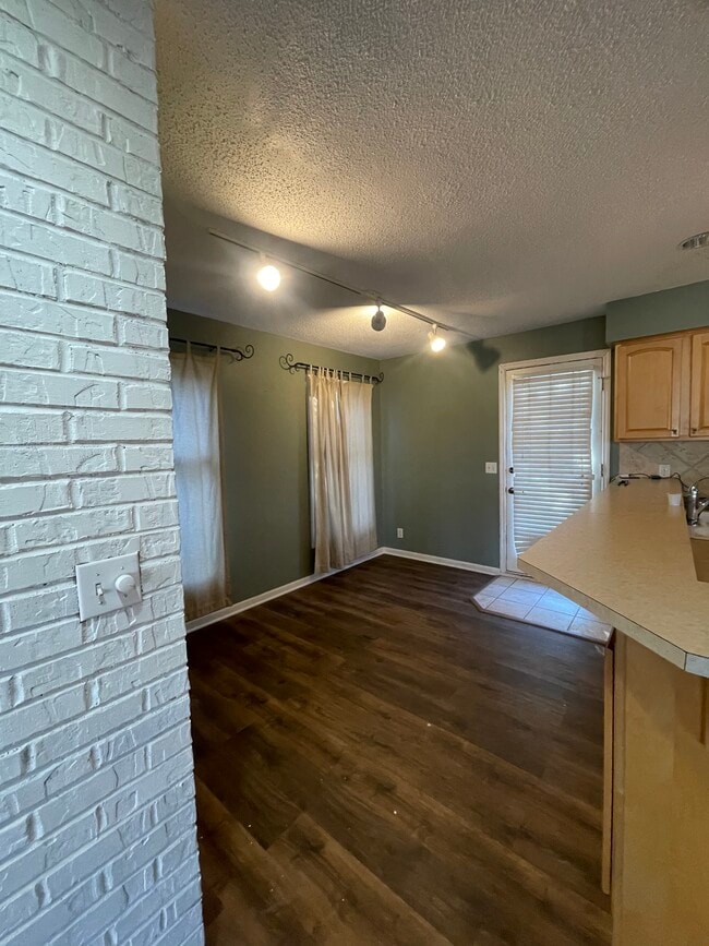 Building Photo - 802 S 35th Ave