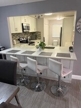 Building Photo - 330 Lakeside Ct