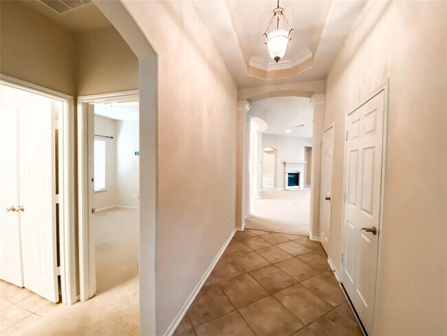 Building Photo - 10707 Lyndon Meadows Dr