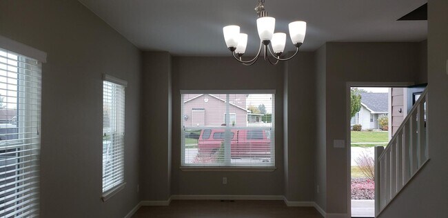 Foto del edificio - 1338 E 6th St