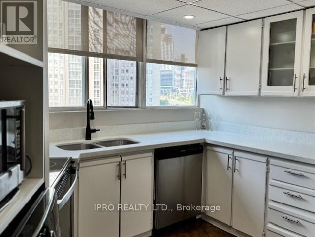 Building Photo - 3700-3700 Kaneff Crescent