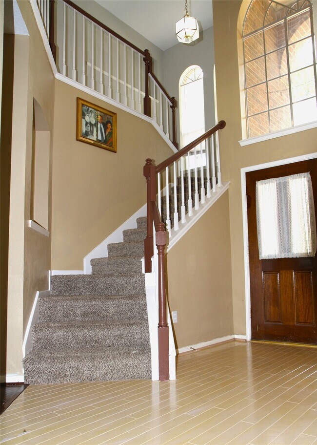 Foto del edificio - 1235 Deer Ridge Dr