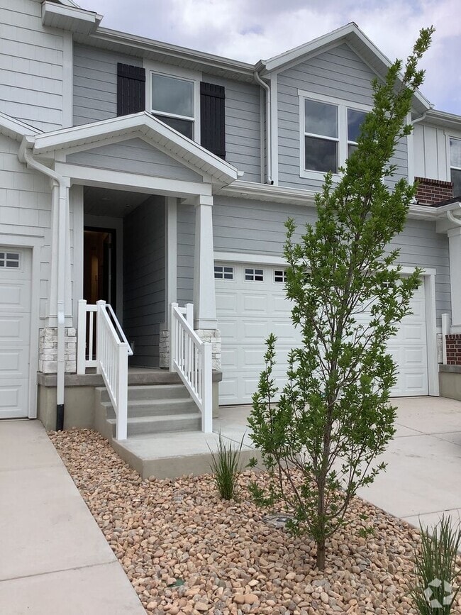 Building Photo - 941 Portman Wy