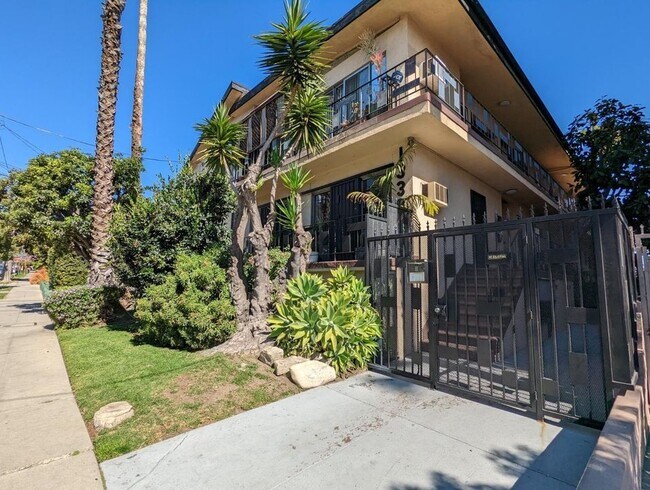 Foto del edificio - 1338 N Gardner St
