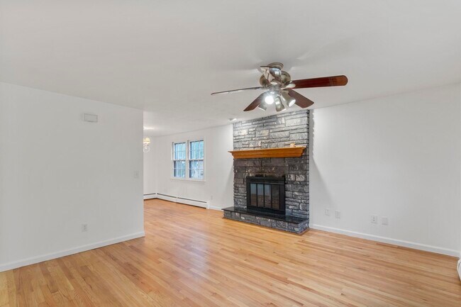 Foto del edificio - 8 Hunt Ln