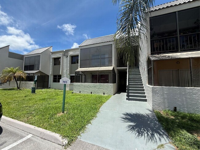 Foto del edificio - 7911 SW 104th St