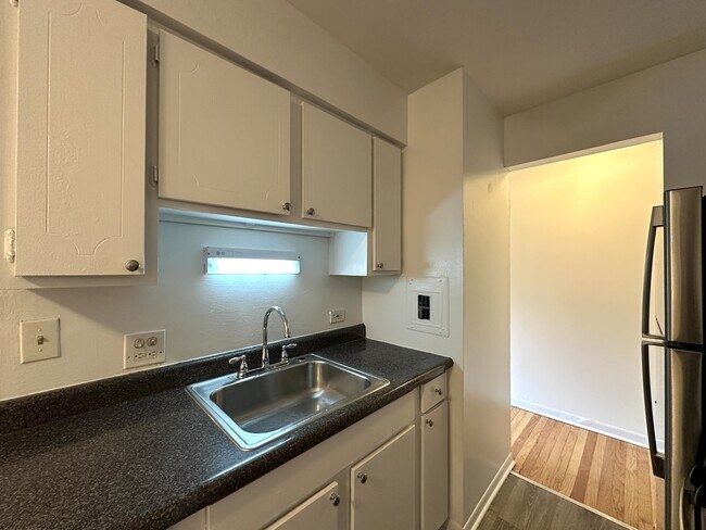 Foto del edificio - 432 W Oakdale Ave