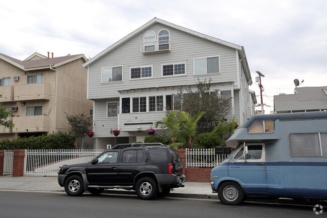 Building Photo - 416 N Oxford Ave