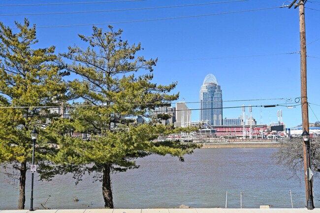 Foto del edificio - 229 Riverside Dr