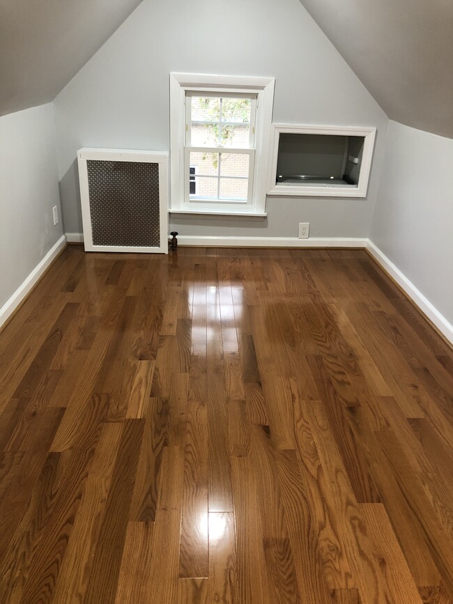 Photo - 135-06-106 107th Ave House