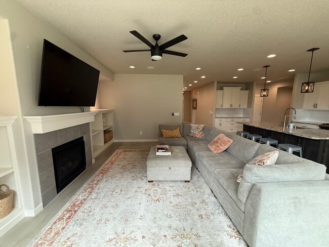 Building Photo - Beautiful Three Bedroom in Pasco Near Chiawana High School