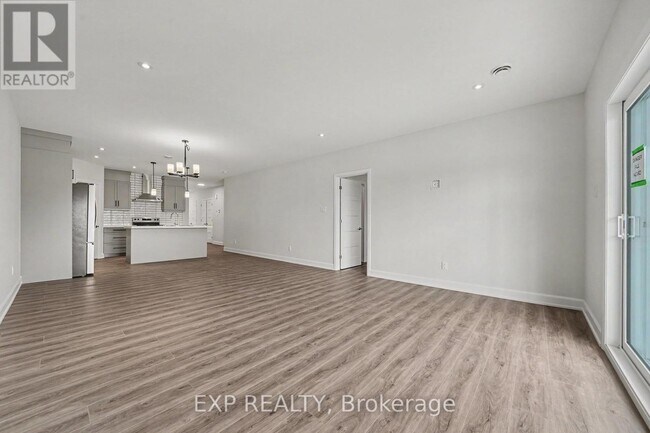 Building Photo - 480 Falcon Ln