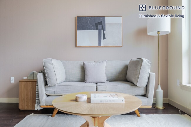 Building Photo - 1414 10th Ave