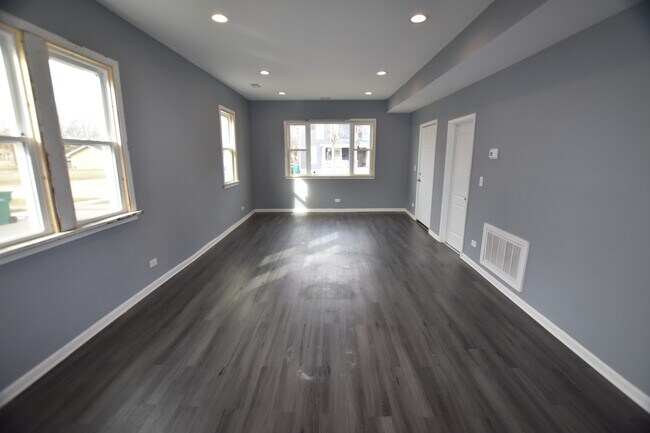 Building Photo - 208 Mound St