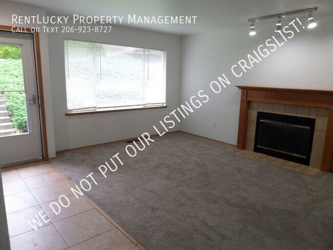 Building Photo - Great 3-Bedroom Duplex in North Tacoma - T...