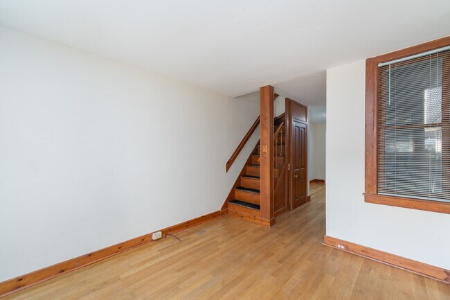 Foto del edificio - 2440 Fleet St
