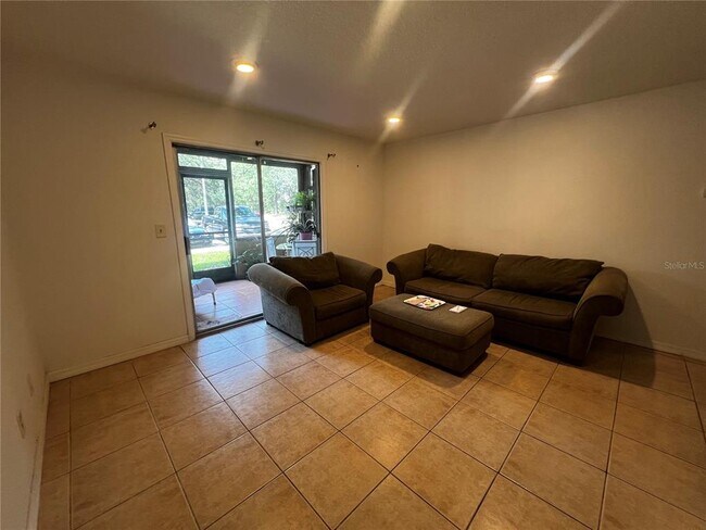 Foto del edificio - 6519 W Newberry Rd