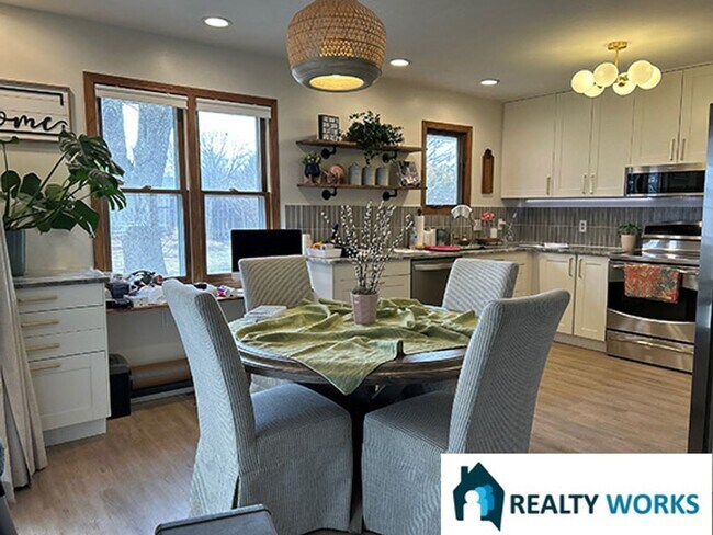 Building Photo - Beautiful 3 Bed Townhome!