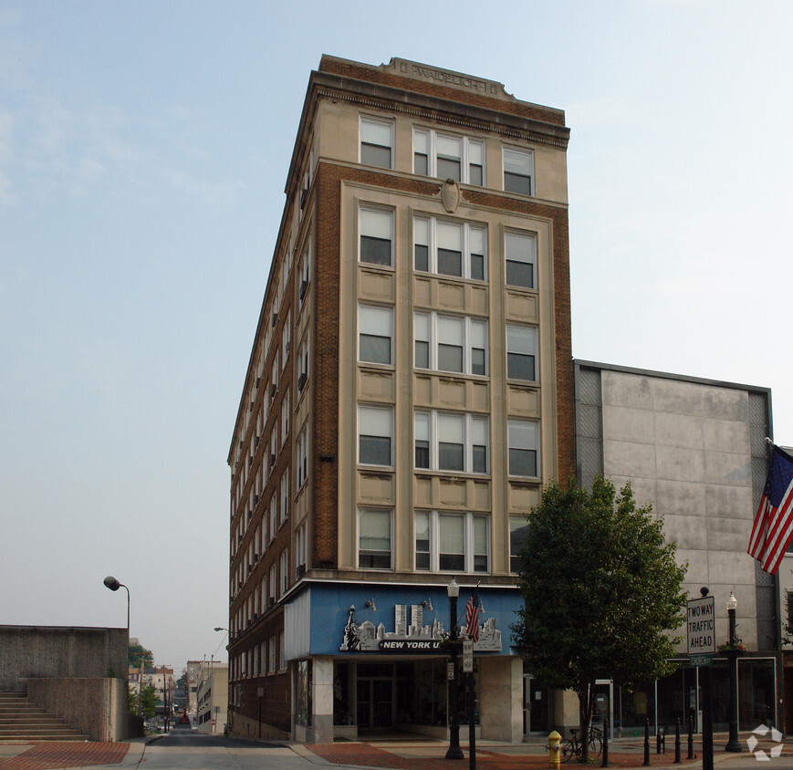 Building Photo - Hamilton Apartments